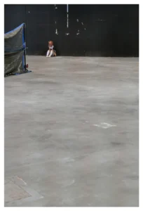 [156] Conectada a un mundo irreal Sola Francisco Javier González Nieto